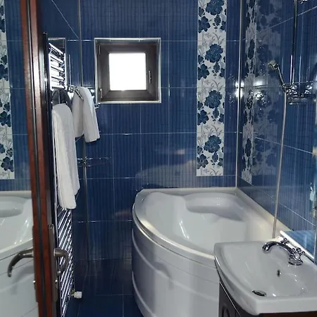 Apartment 3 Bedroom Flat 5 Minutes To E P Mall And Ford *