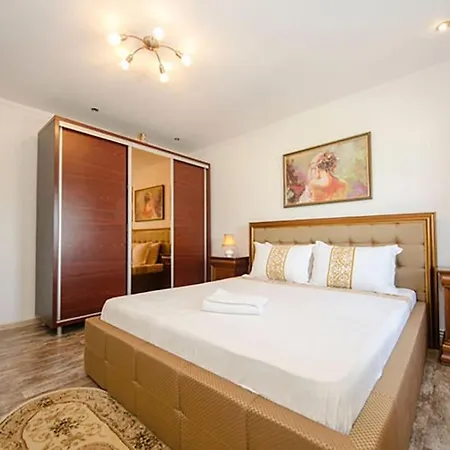 3 Bedroom Flat 5 Minutes To E P Mall And Ford Apartment
