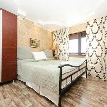 3 Bedroom Flat 5 Minutes To E P Mall And Ford Apartment