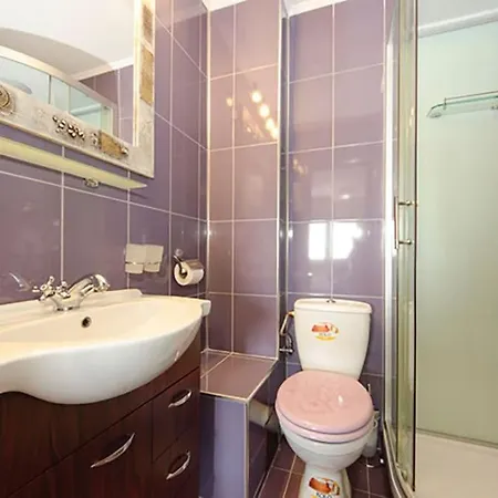 Apartment 3 Bedroom Flat 5 Minutes To E P Mall And Ford