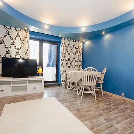 3 Bedroom Flat 5 Minutes To E P Mall And Ford Apartment *